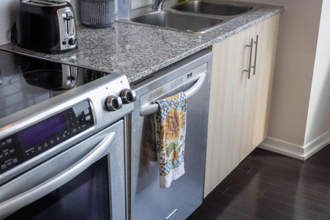 Skyline Waterfront 2Br Plus 2Ba Wparking Near Mtcc Toronto Kültér fotó
